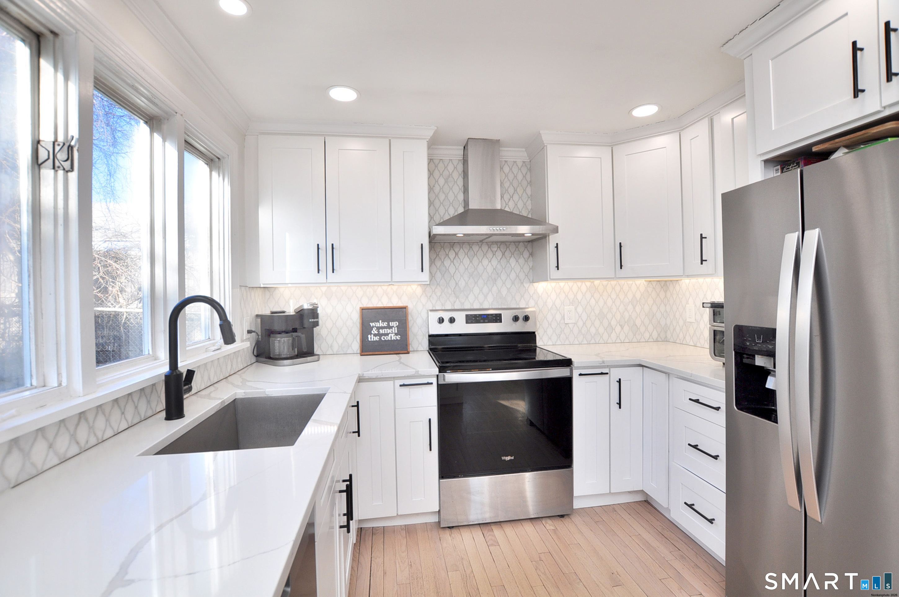 207 Hillcrest Road Bridgeport, CT 06606 - Photo 14 of 35