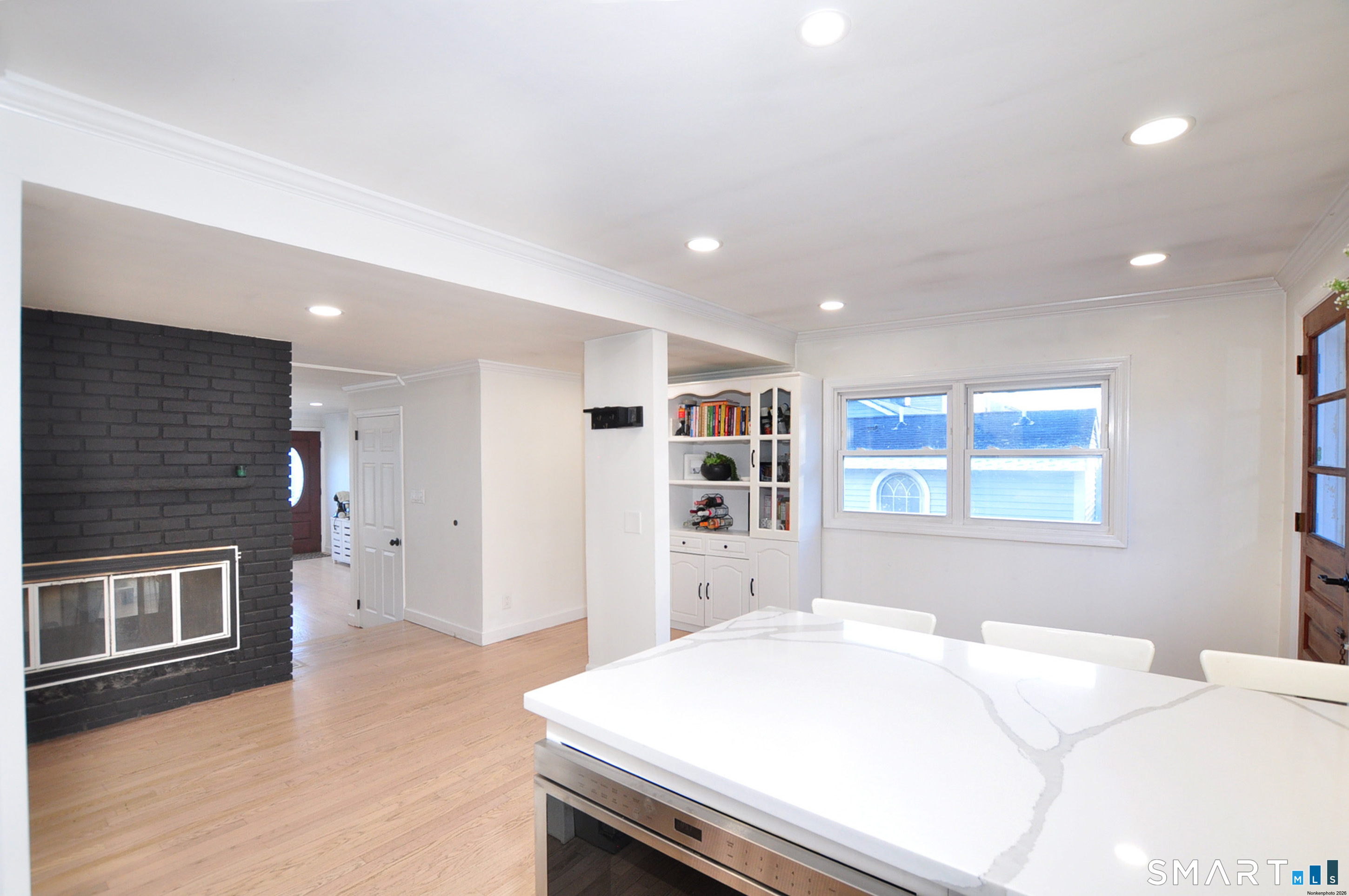 207 Hillcrest Road Bridgeport, CT 06606 - Photo 15 of 35