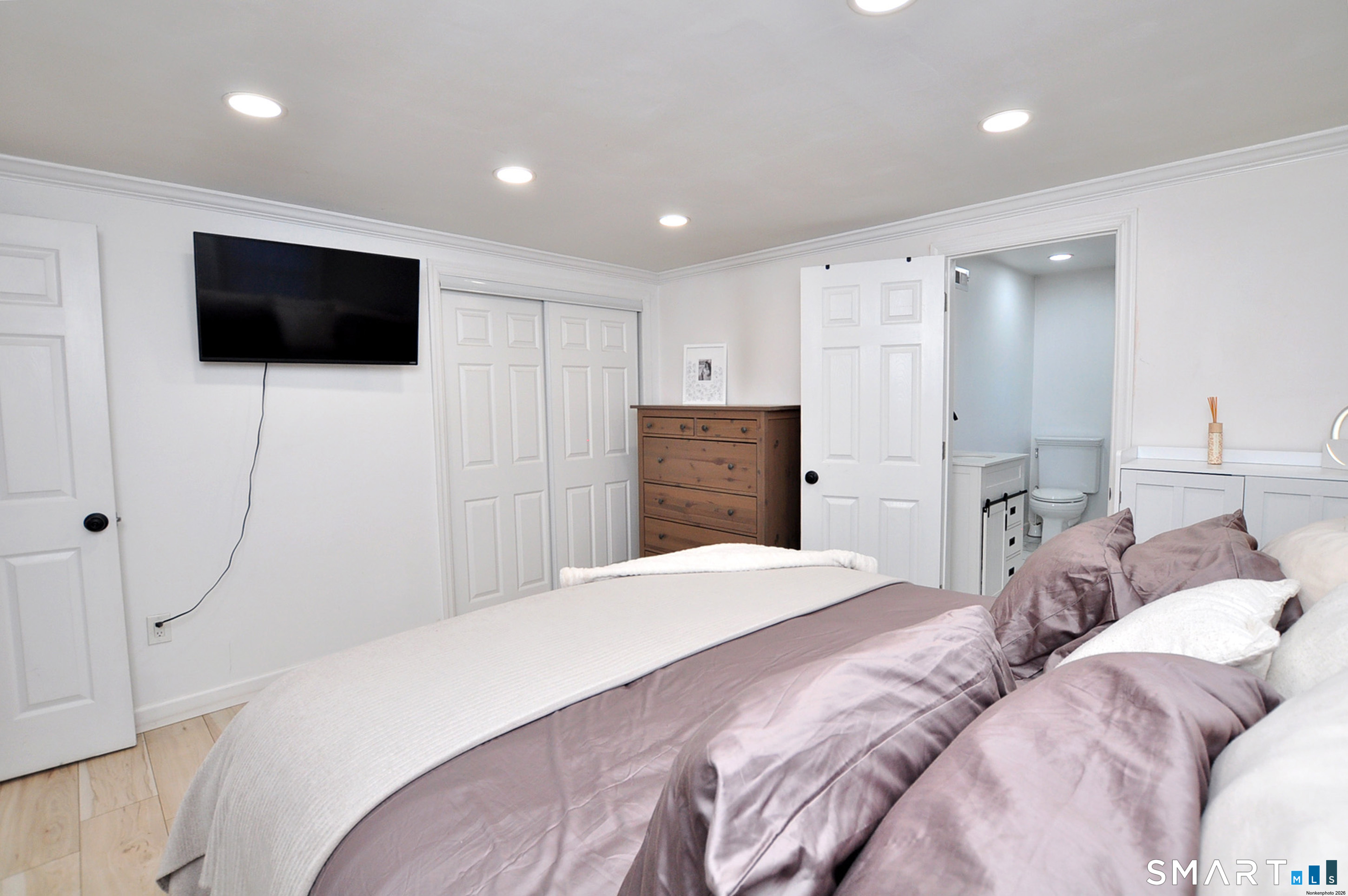 207 Hillcrest Road Bridgeport, CT 06606 - Photo 22 of 35