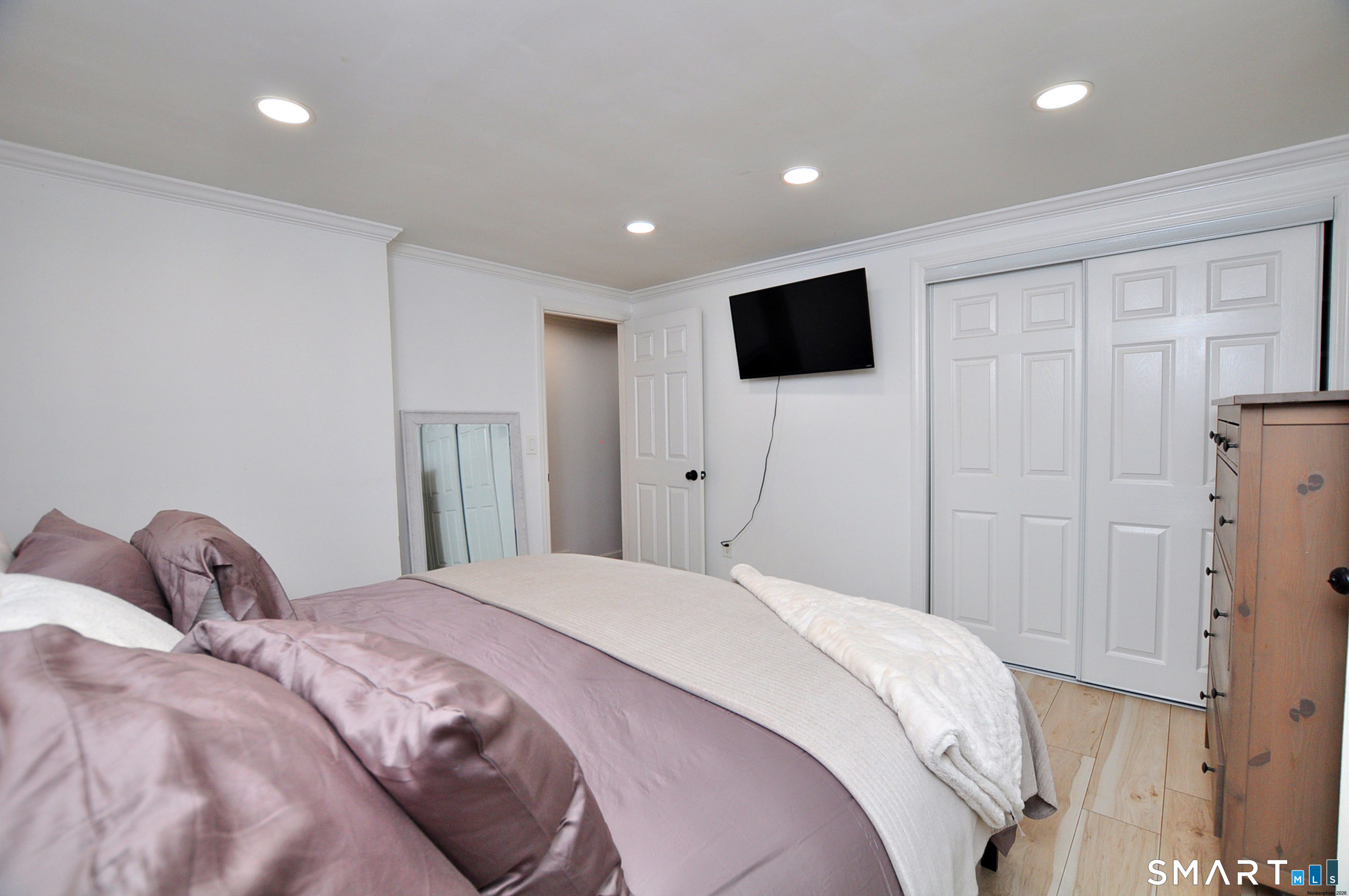 207 Hillcrest Road Bridgeport, CT 06606 - Photo 25 of 35