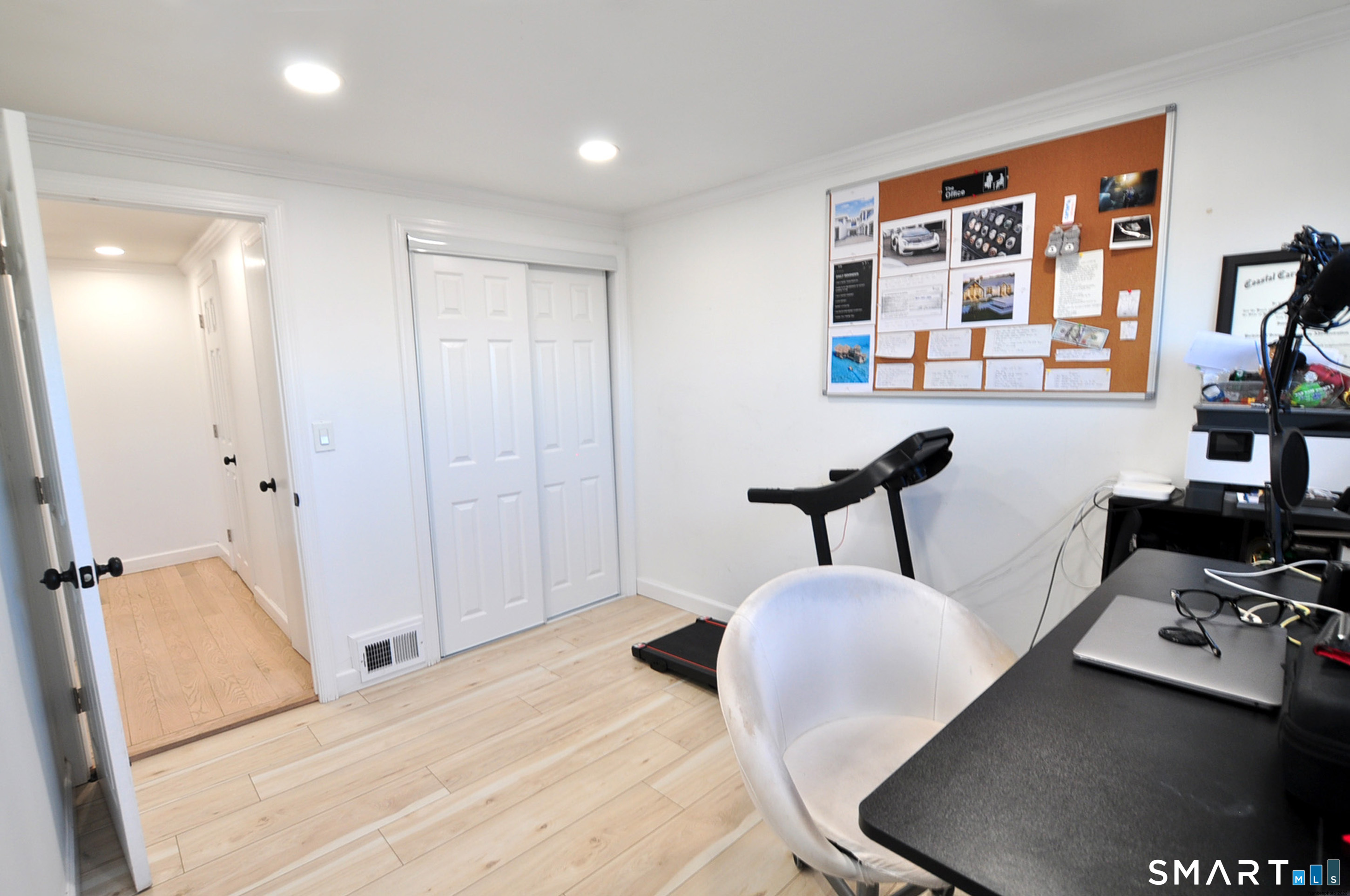 207 Hillcrest Road Bridgeport, CT 06606 - Photo 31 of 35