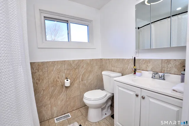 $389,000 | 207 Hillcrest Road, Bridgeport, CT 06606