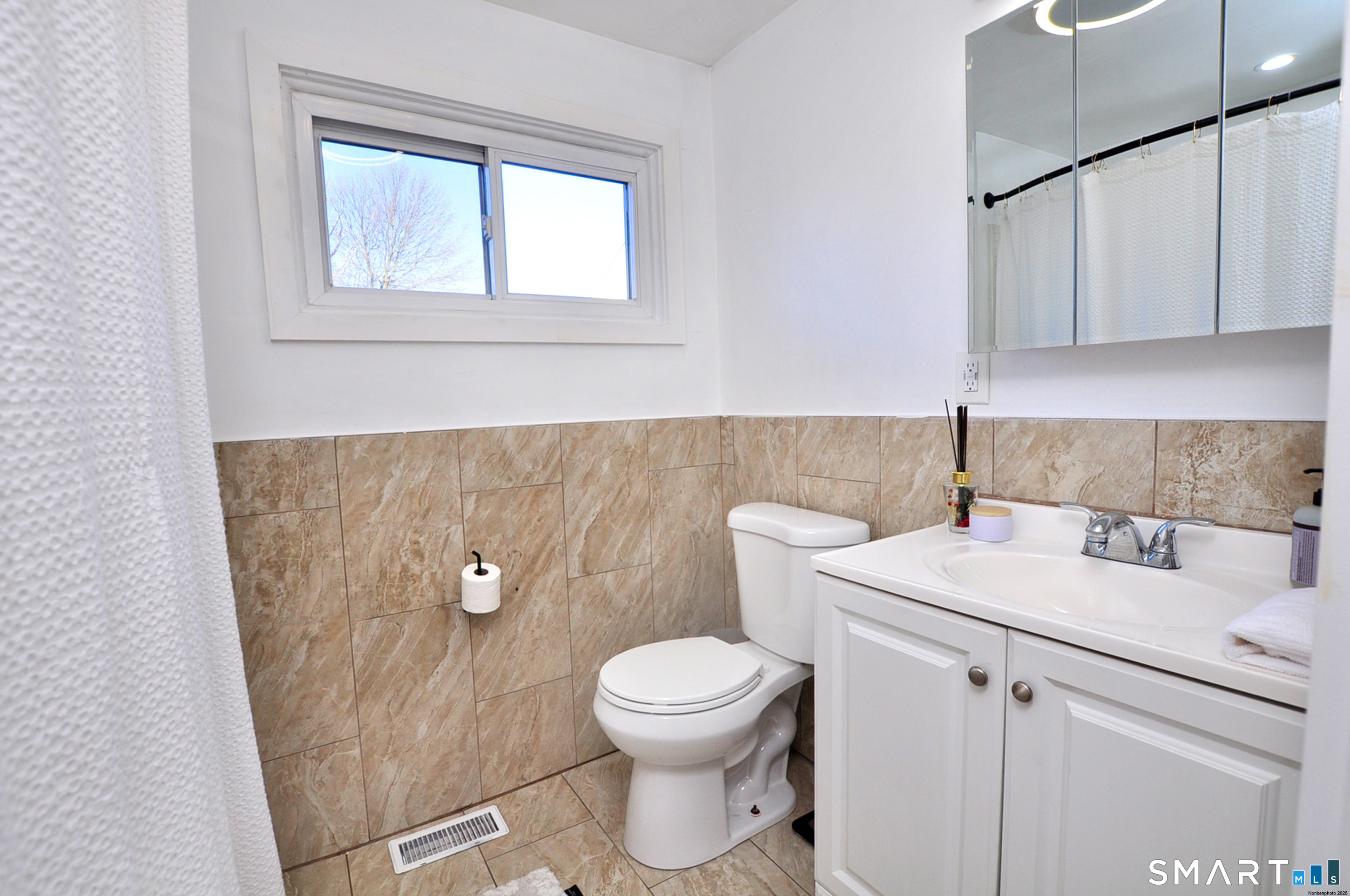 207 Hillcrest Road Bridgeport, CT 06606 - Photo 32 of 35