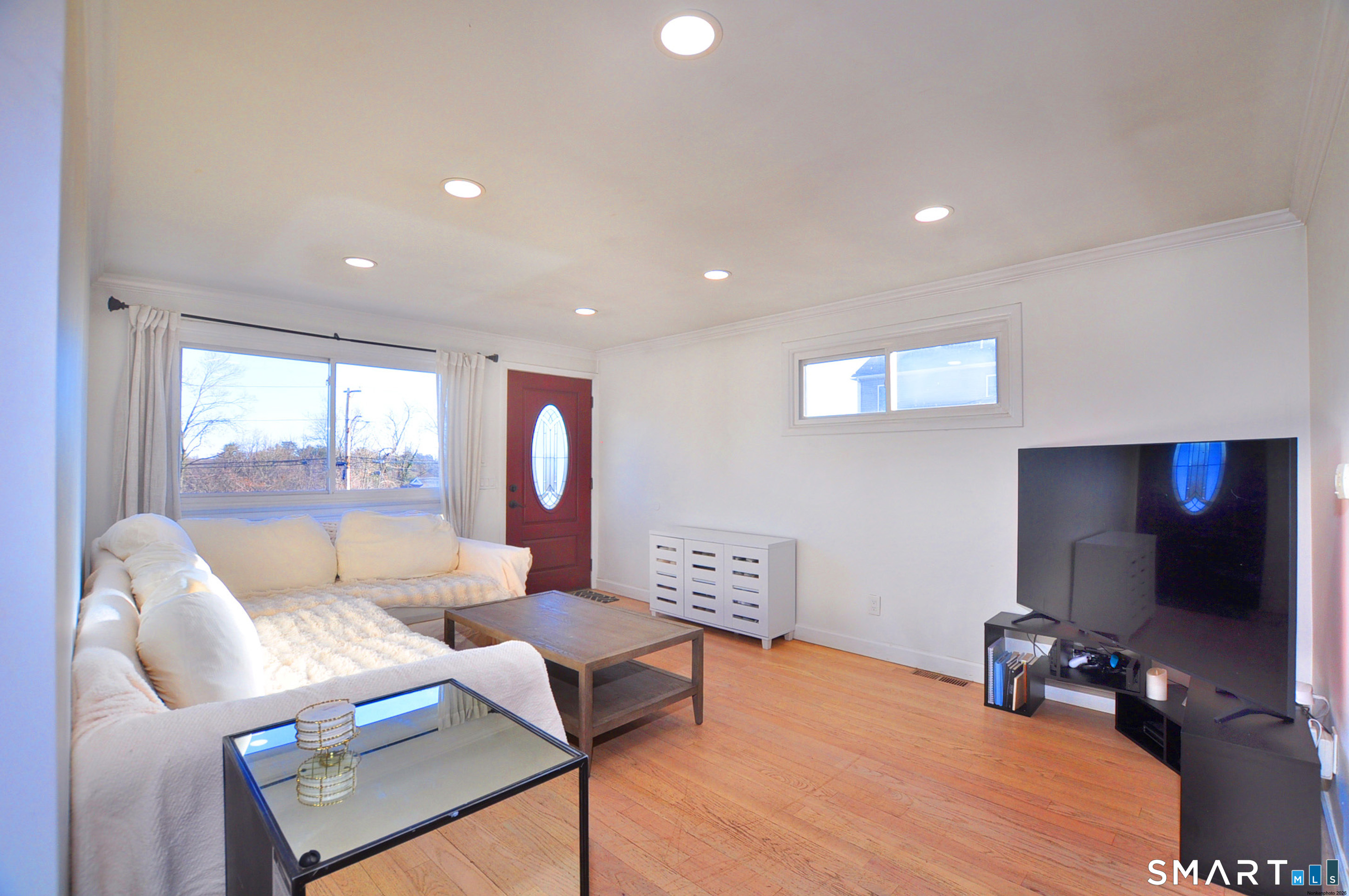 207 Hillcrest Road Bridgeport, CT 06606 - Photo 6 of 35