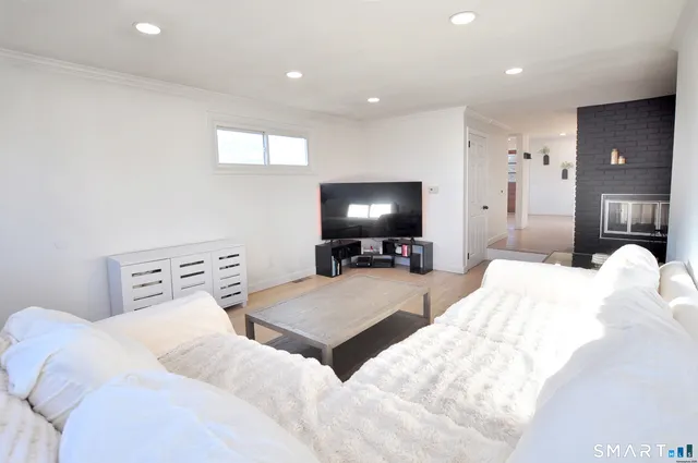 $389,000 | 207 Hillcrest Road, Bridgeport, CT 06606