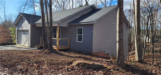 $325,000 | 221 Cub Cove Drive, Walhalla, SC 29691