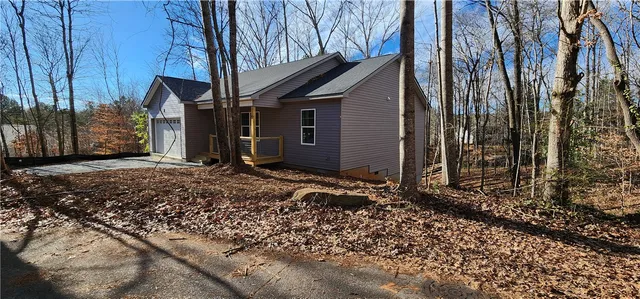 $325,000 | 221 Cub Cove Drive, Walhalla, SC 29691