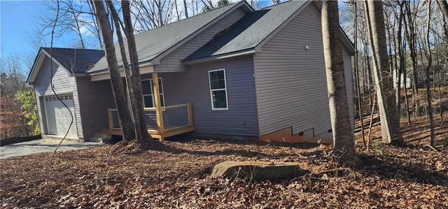 $325,000 | 221 Cub Cove Drive, Walhalla, SC 29691