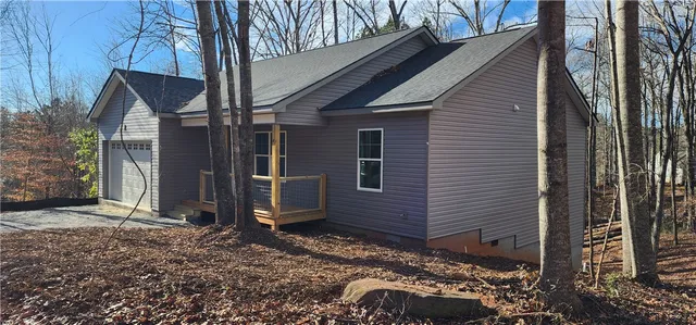 $325,000 | 221 Cub Cove Drive, Walhalla, SC 29691