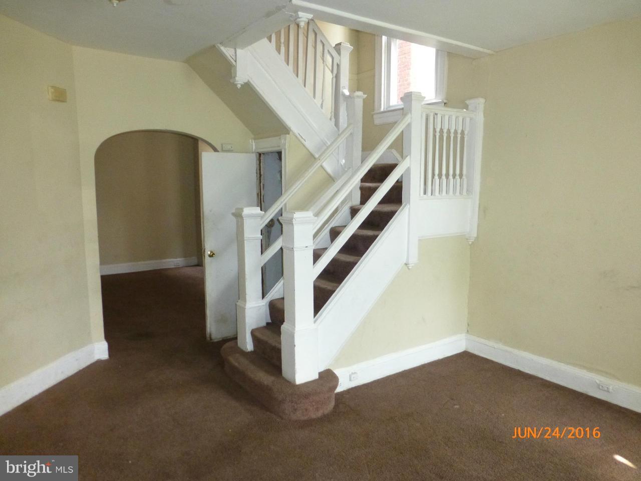 3918 Reisterstown Road Baltimore, MD 21215 - Photo 6 of 15 Living Room