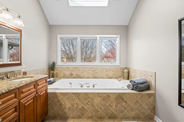 $1,185,000 | 2711 Deering Bay Drive, Naperville, IL 60564