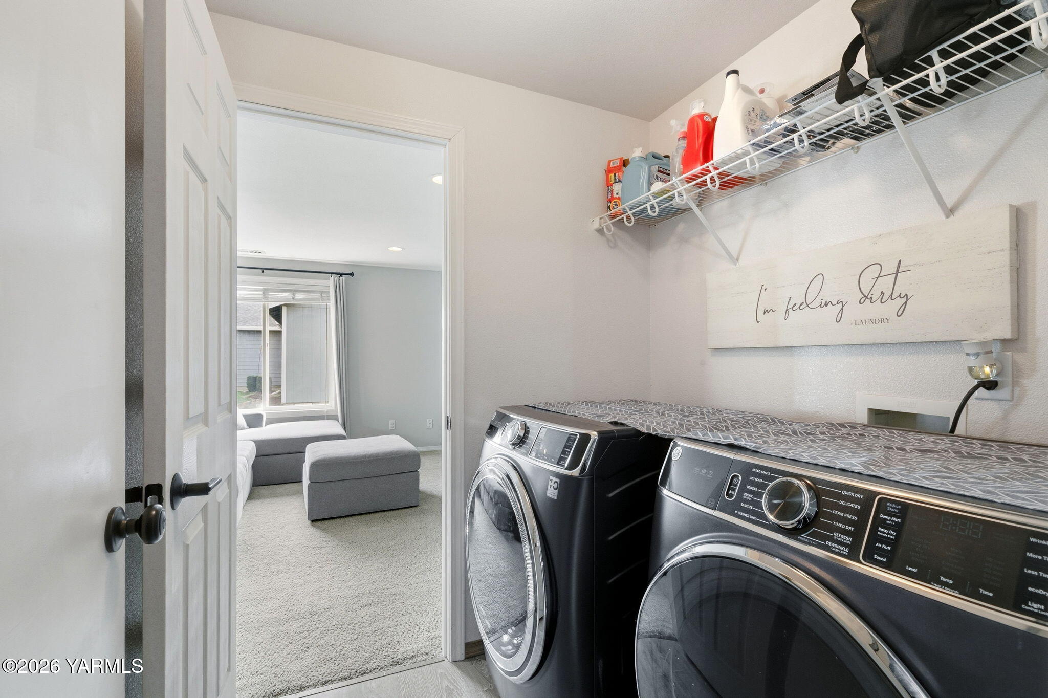 506 Cascade Avenue Moxee, WA 98936 - Photo 17 of 20 a utility room with dryer and washer