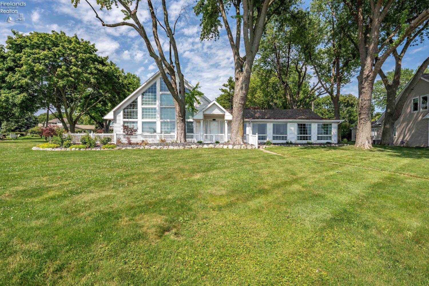 4119 East Moores Dock Road Port Clinton, OH 43452 - Photo 1 of 46 Gallery Image 1