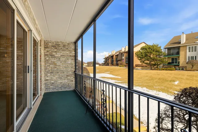 $245,000 | 15713 Old Orchard Court, Unit 1N, Orland Park, IL 60462