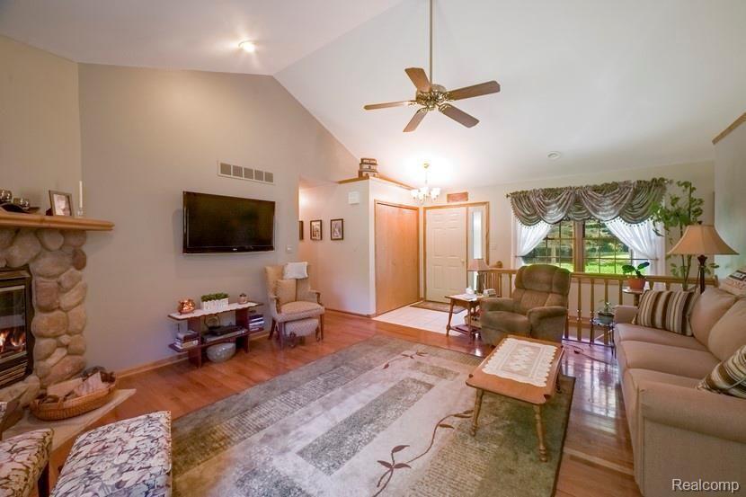 2968 Texter Road Leonard, MI 48367 - Photo 8 of 38