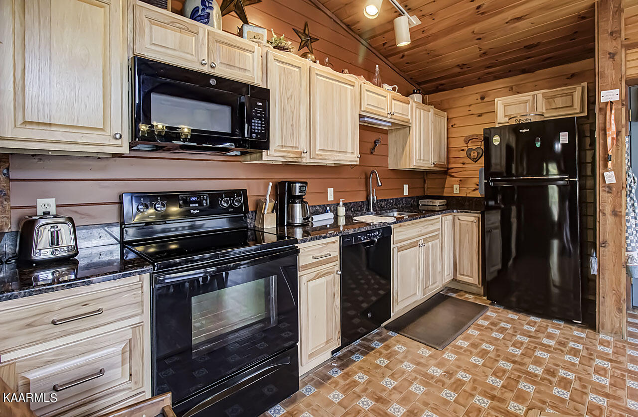 1112 Mathis Hollow Road Gatlinburg, TN 37738 - Photo 15 of 38 IMG_8658LR