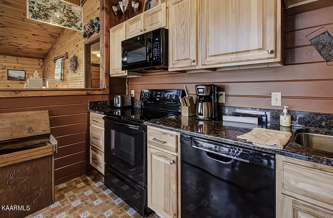 1112 Mathis Hollow Road Gatlinburg, TN 37738 - Photo 16 of 38 IMG_8661LR