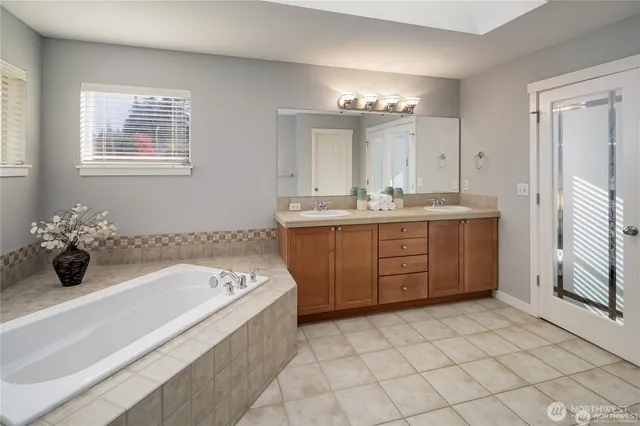 $5,495 | 1053 Ridge Street, Mukilteo, WA 98275