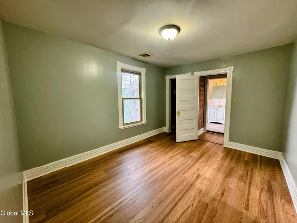 $1,525 | 838 Lancaster Street, Unit 2, Albany, NY 12203