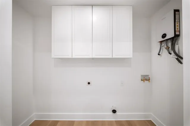a view of empty room with ceiling fan