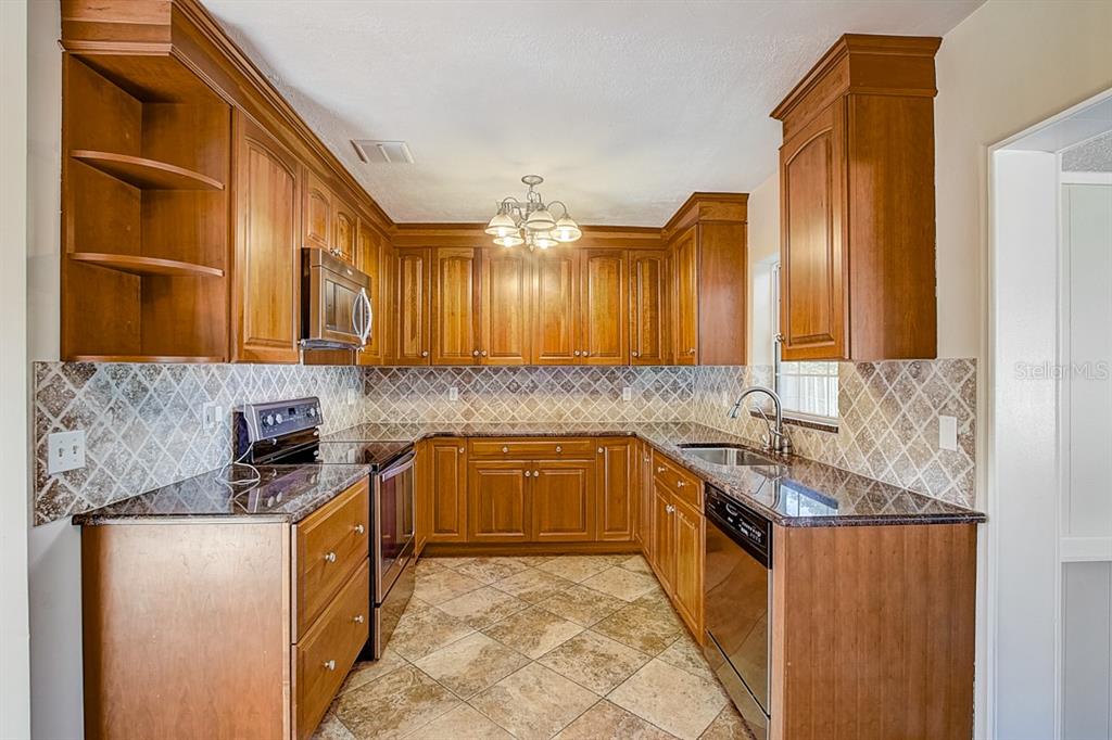 612 Cardinal Street Ocoee, FL 34761 - Photo 4 of 36