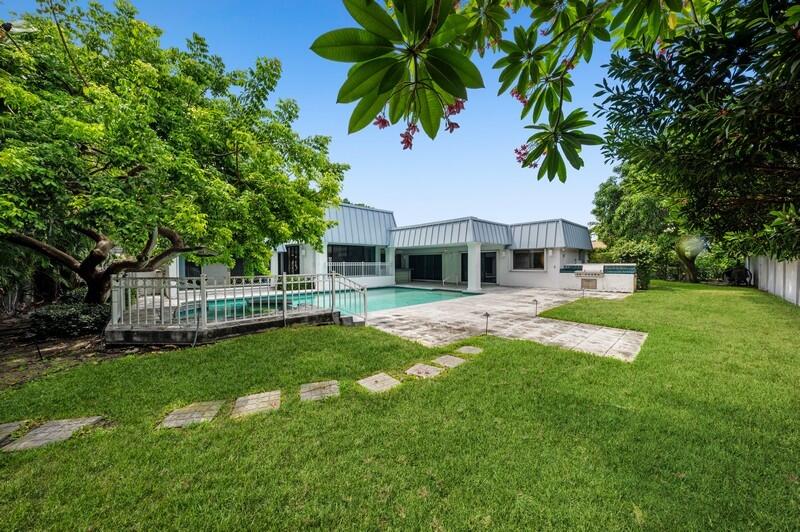 2400 Spanish River Road Boca Raton, FL 33432 - Photo 23 of 29 20_2400SpanishRiverRoad_59_RearView_Flex