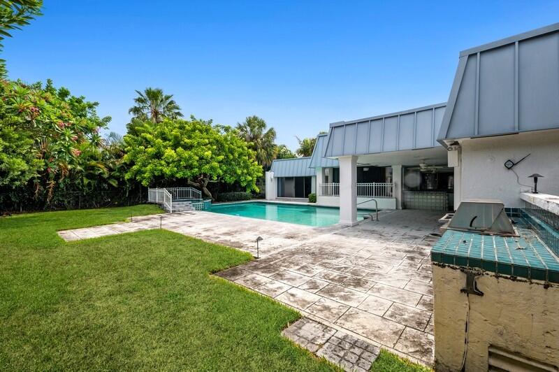 2400 Spanish River Road Boca Raton, FL 33432 - Photo 25 of 29 22_2400SpanishRiverRoad_26_BackYard_Flex