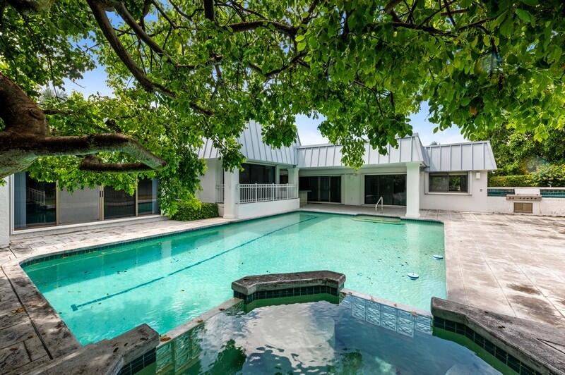 2400 Spanish River Road Boca Raton, FL 33432 - Photo 26 of 29 23_2400SpanishRiverRoad_368_PoolSpa_Flex