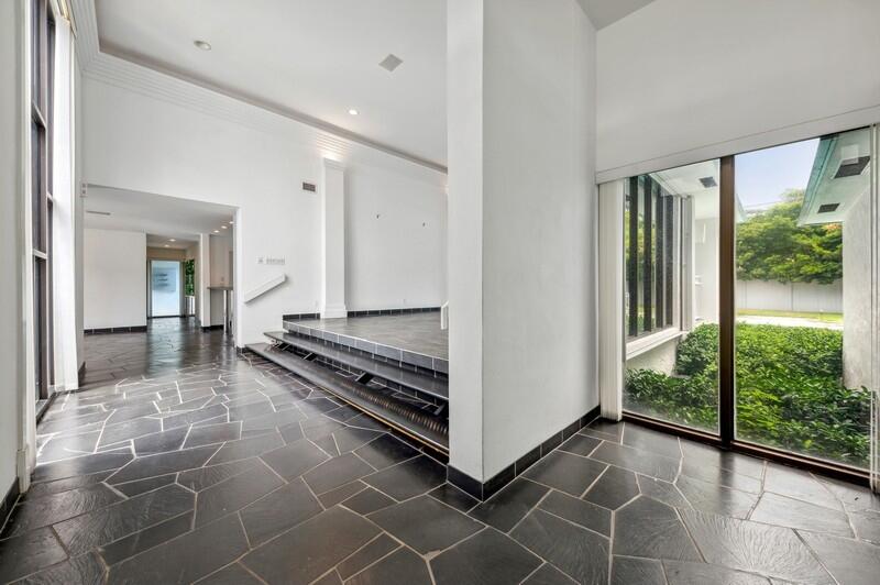 2400 Spanish River Road Boca Raton, FL 33432 - Photo 3 of 29 03_2400SpanishRiverRoad_84_Entryway_Flex