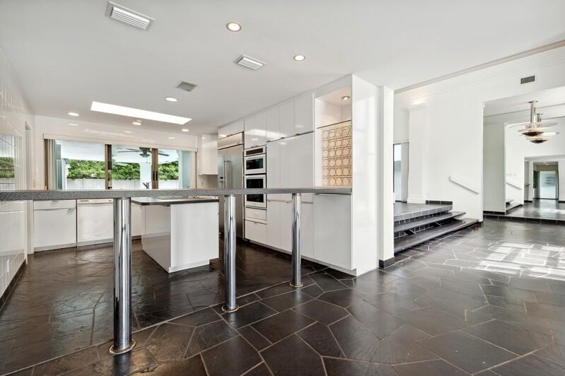 2400 Spanish River Road Boca Raton, FL 33432 - Photo 4 of 29 04_2400SpanishRiverRoad_5_Kitchen_FlexML