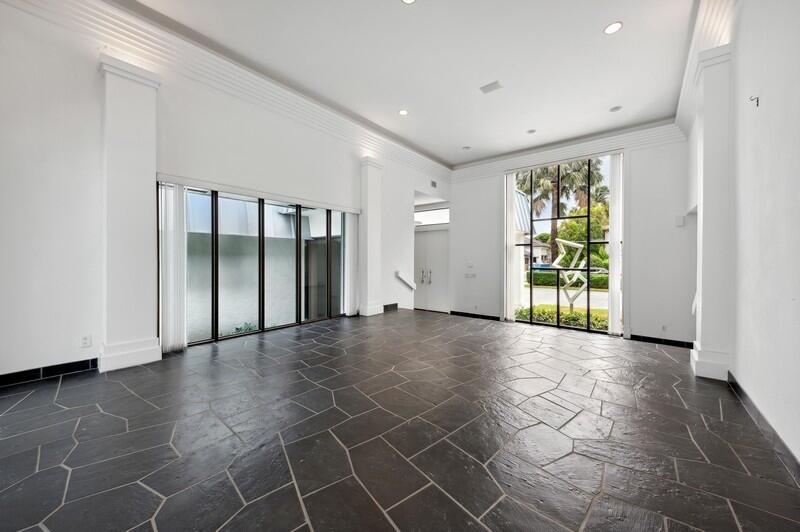 2400 Spanish River Road Boca Raton, FL 33432 - Photo 9 of 29 07_2400SpanishRiverRoad_21002_Greatroom_