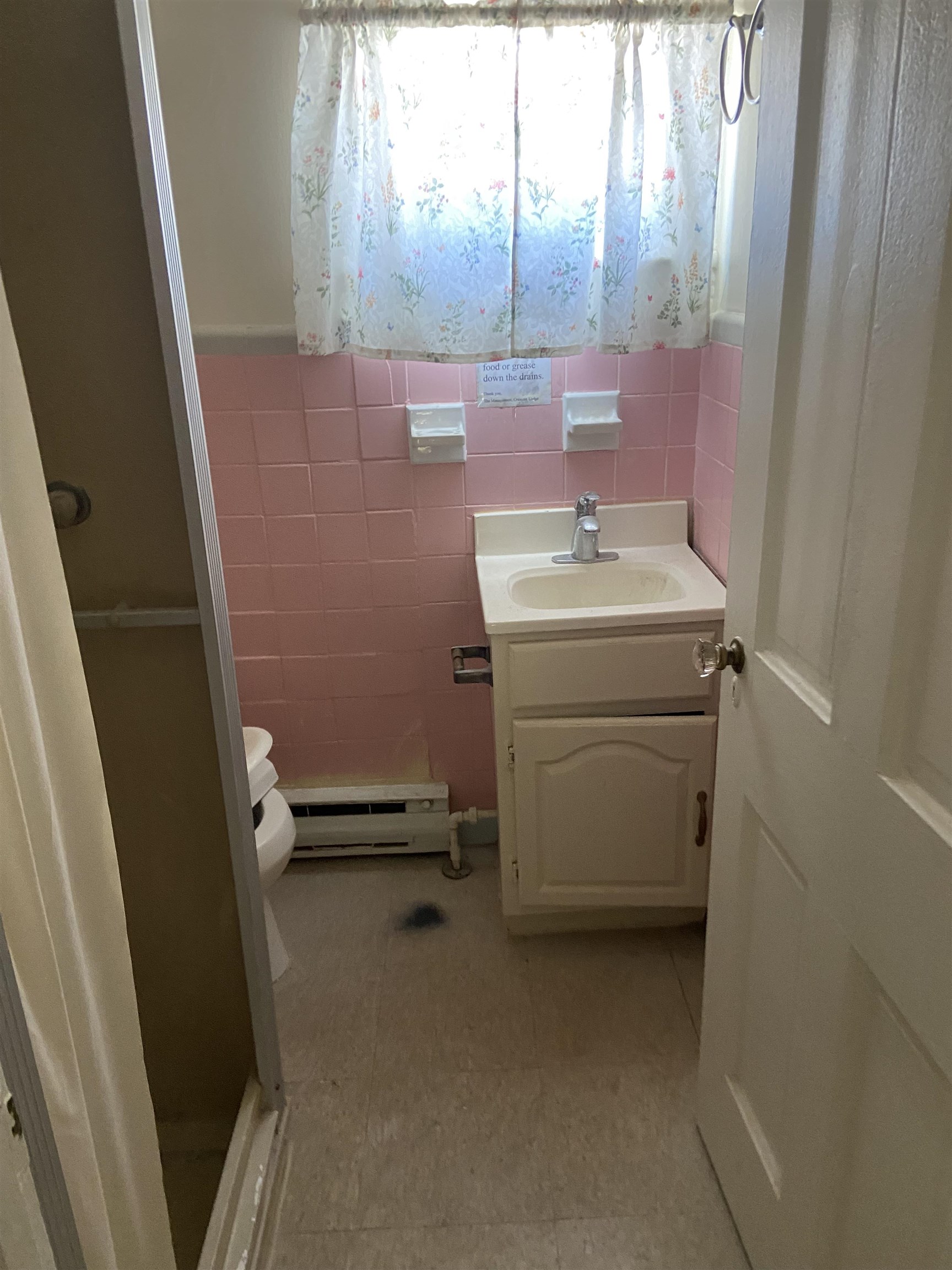 611 East 7th Street Ocean City, NJ 08226 - Photo 5 of 27 a utility room with dryer and washer
