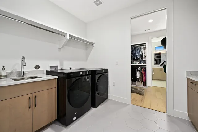 $1,395,000 | 5515 Jim Hogg Avenue, Unit B, Austin, TX 78756