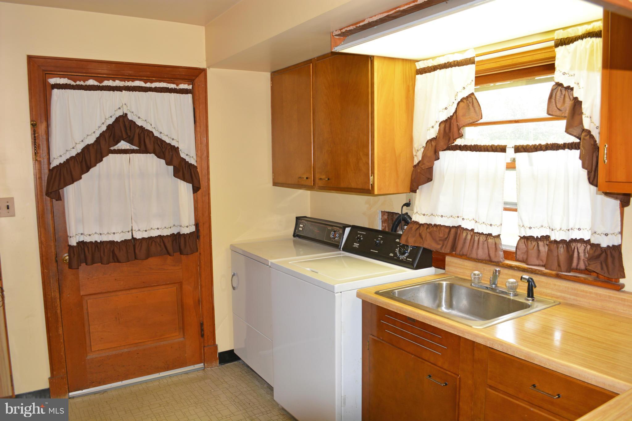 16100 Dorset Road Laurel, MD 20707 - Photo 14 of 17 Laundry Room