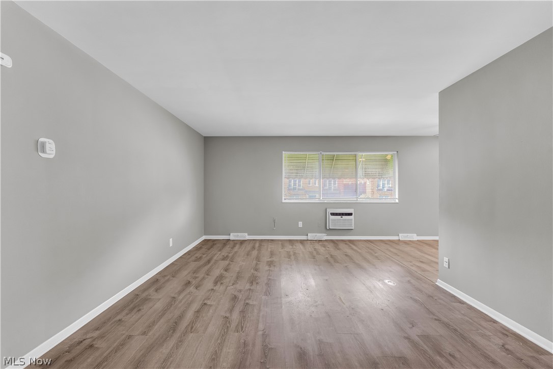 2537 Noble Road, Unit 201 Cleveland Heights, OH 44121 - Photo 5 of 23