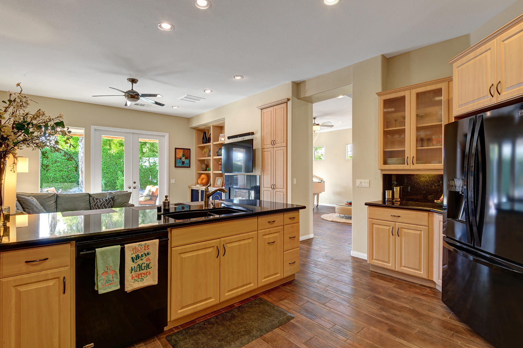 19 Orleans Road Rancho Mirage, CA 92270 - Photo 7 of 32 KITCHEN OUT TO FAMILY ROOM MLS