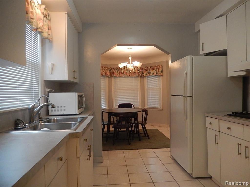 6616 Maple Street Dearborn, MI 48126 - Photo 10 of 21