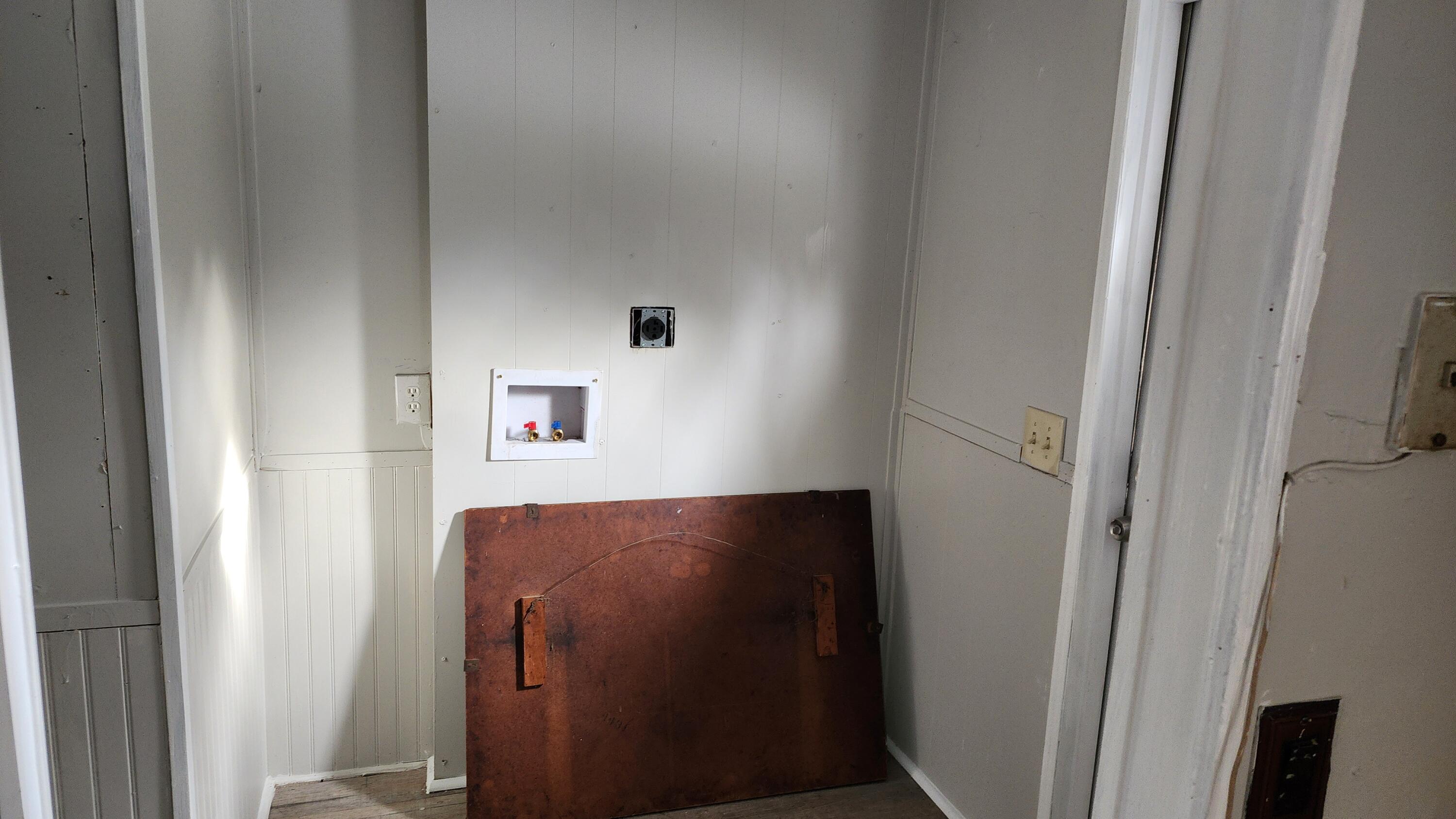109 Oak Street St. Stephen, SC 29479 - Photo 12 of 20 Laundry room