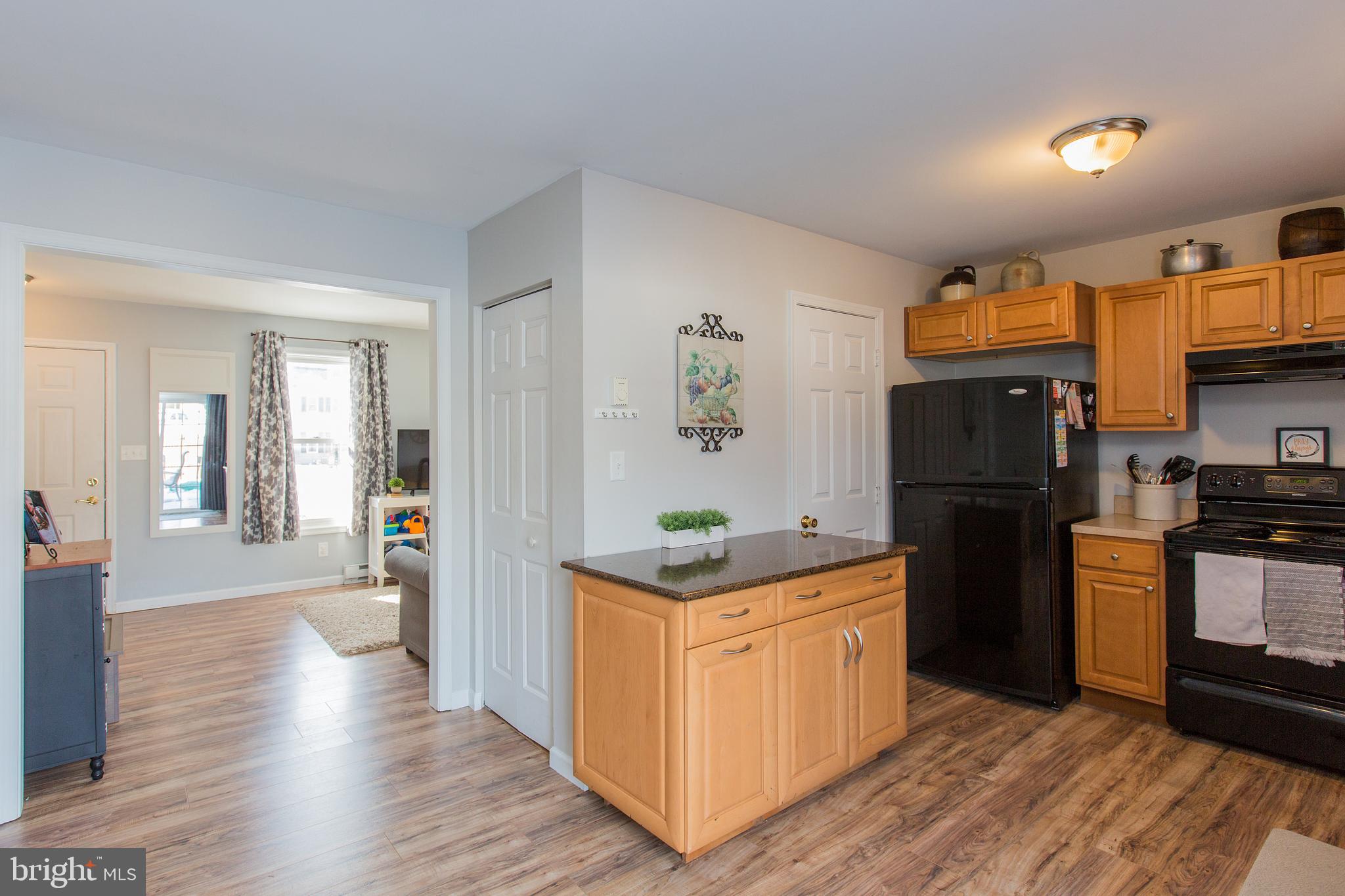 107 Chukar Court Lititz, PA 17543 - Photo 15 of 47 (note: cabinet in foreground is not built in)