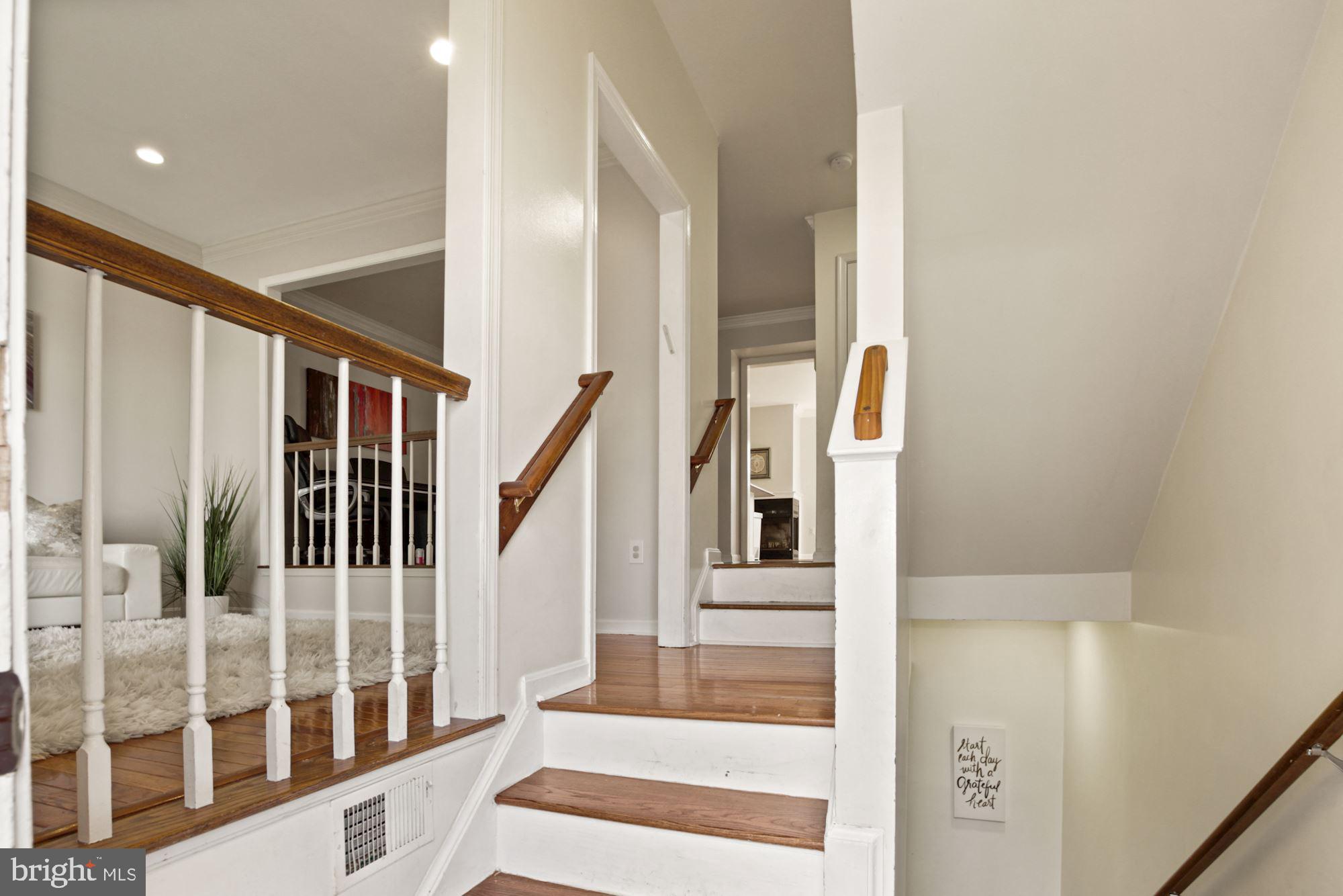 1106 Arcola Avenue Silver Spring, MD 20902 - Photo 3 of 33 Foyer