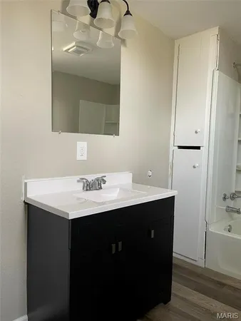 $1,200 | 319 North Hesperia Street, Unit B, Collinsville, IL 62234