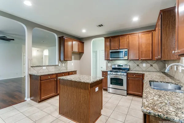 $1,750 | 705 High Trail Road, Schertz, TX 78108