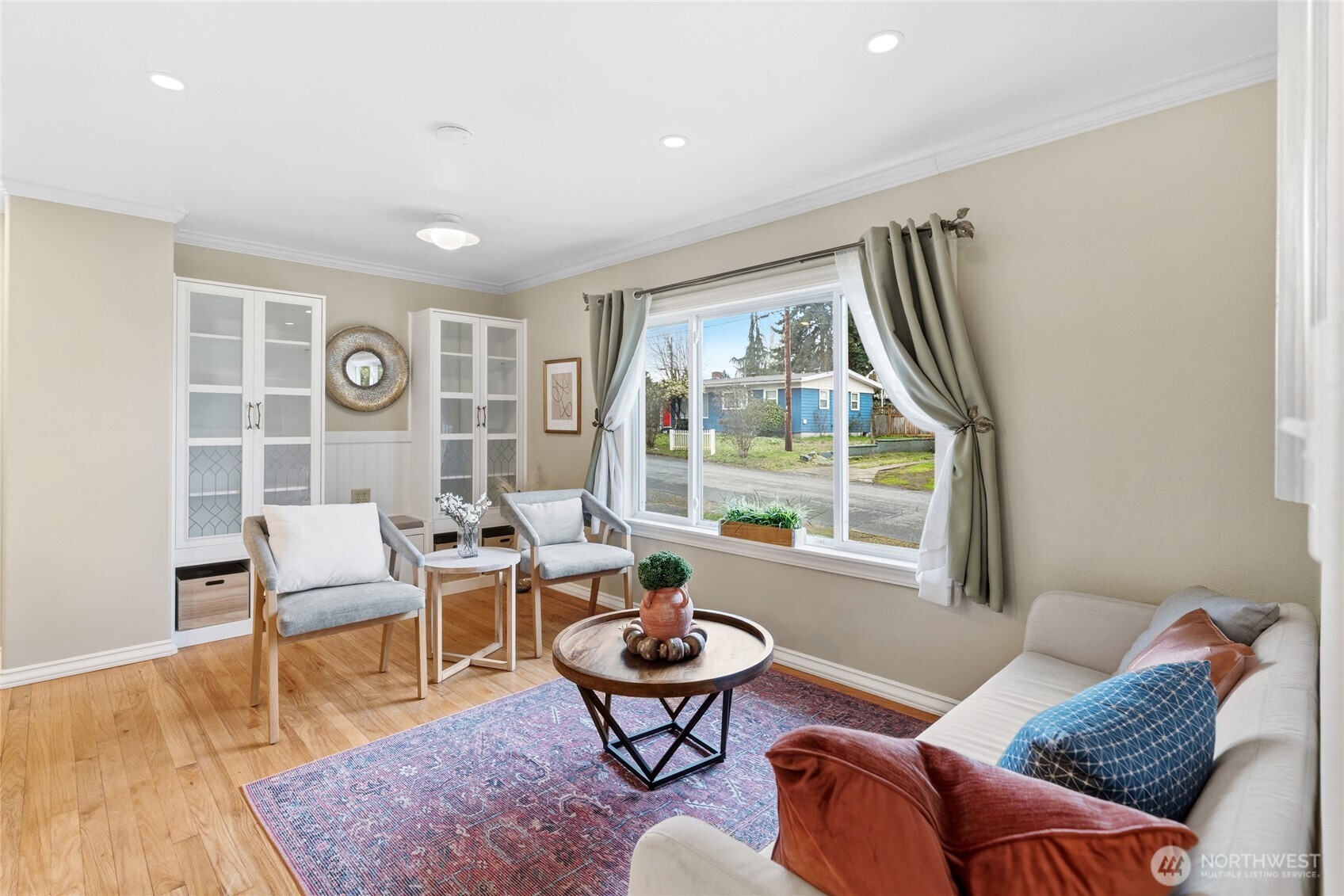 2300 Northeast 8th Place Renton, WA 98056 - Photo 4 of 35 Gallery Image 4
