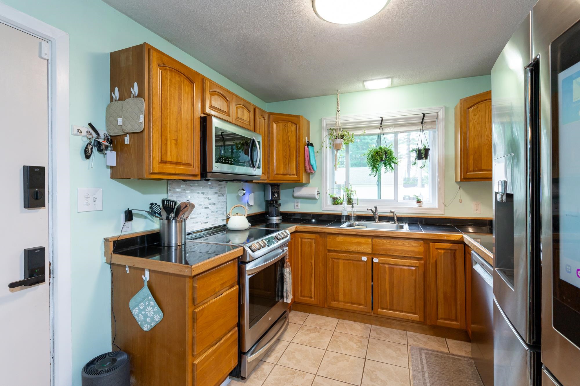 180 Hillhaven Road Manchester, NH 03104 - Photo 14 of 41