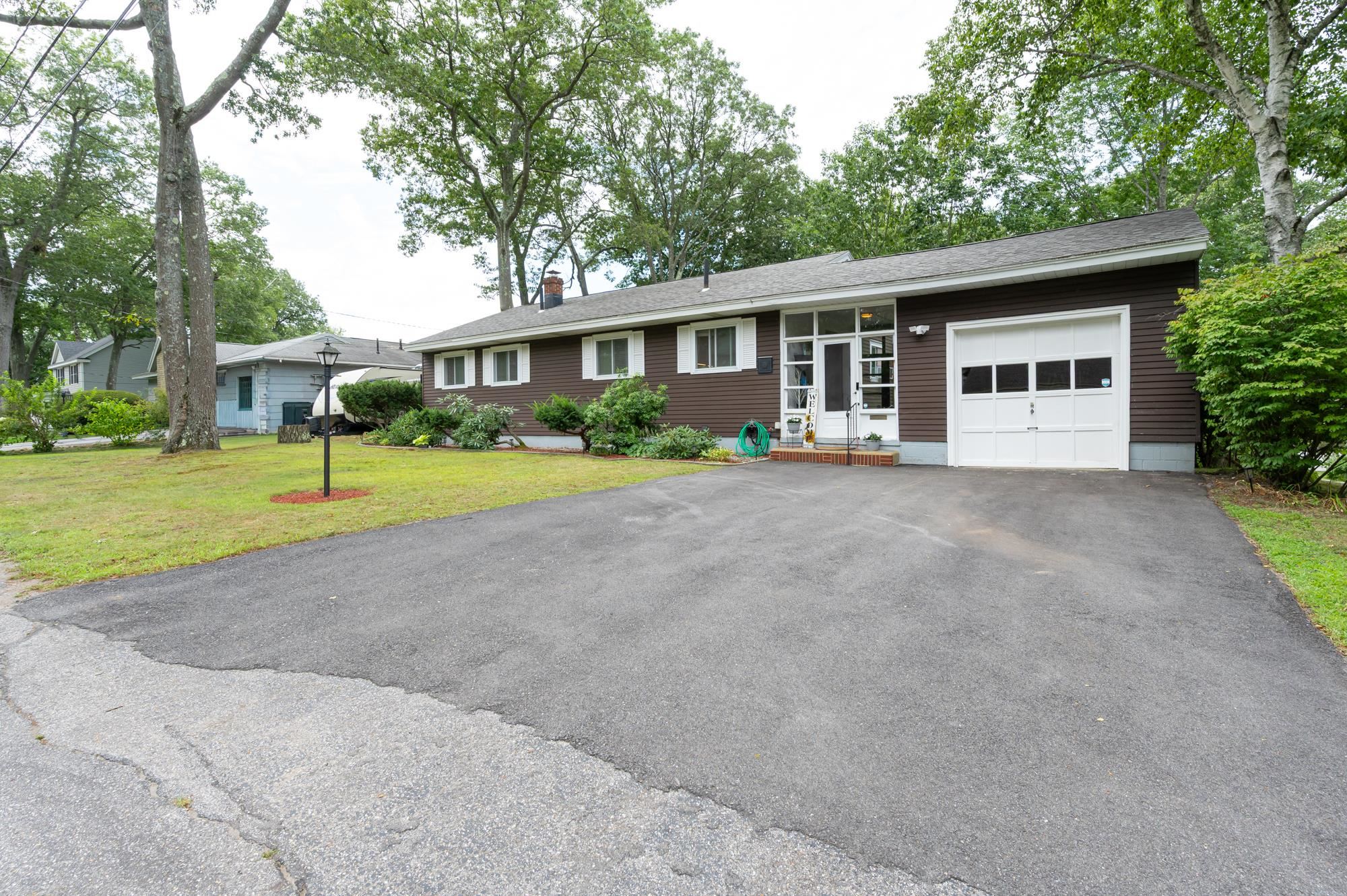 180 Hillhaven Road Manchester, NH 03104 - Photo 3 of 41