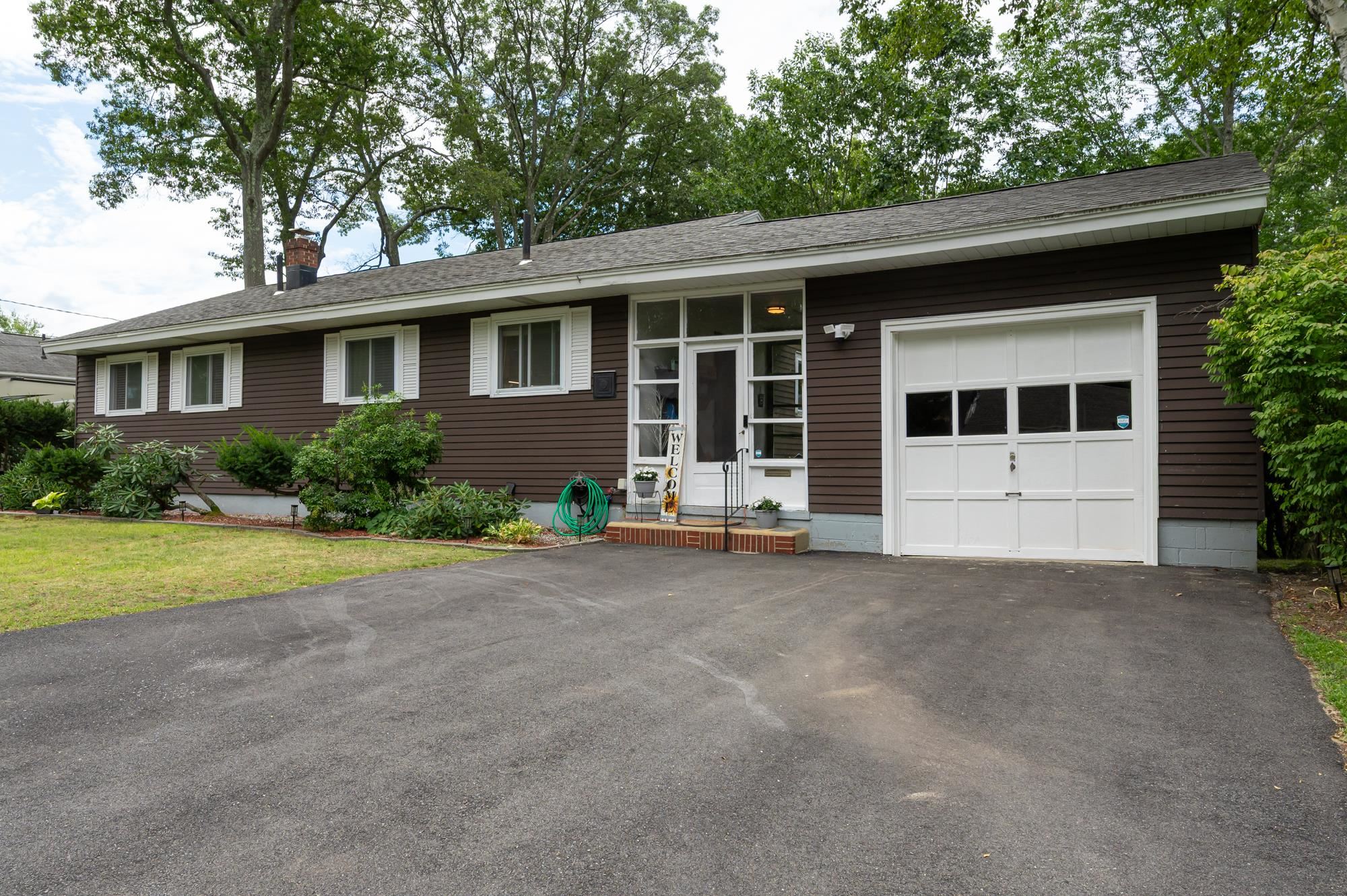 180 Hillhaven Road Manchester, NH 03104 - Photo 4 of 41