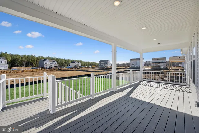 a house that is sitting in the grass