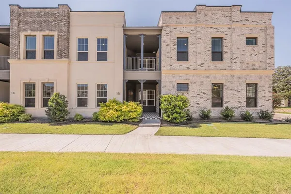 $609,000 | 305 Sunset Lane, Unit 102, Fort Worth, TX 76114