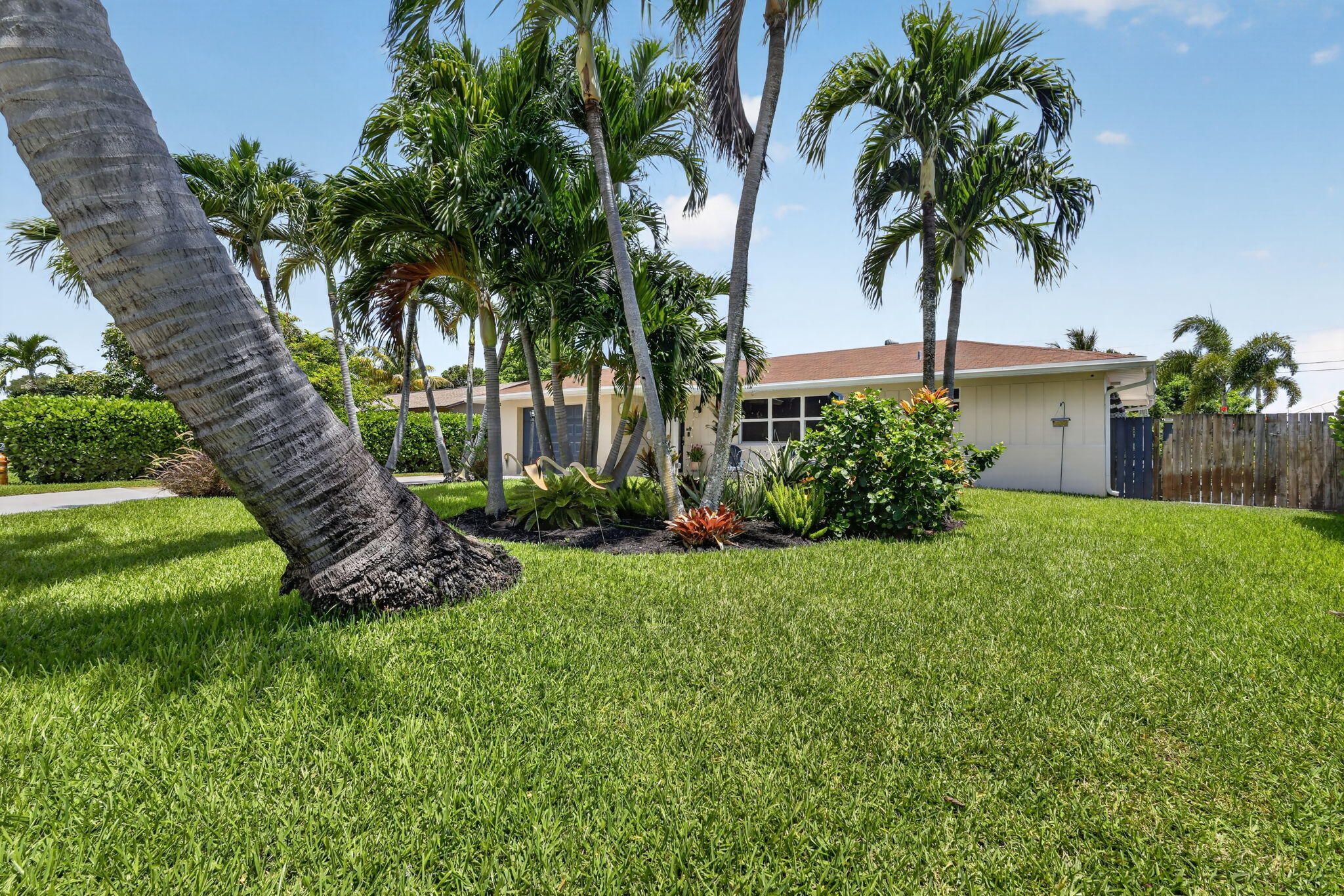 2843 Worcester Road Lake Worth, FL 33462 - Photo 24 of 24 Exterior Front