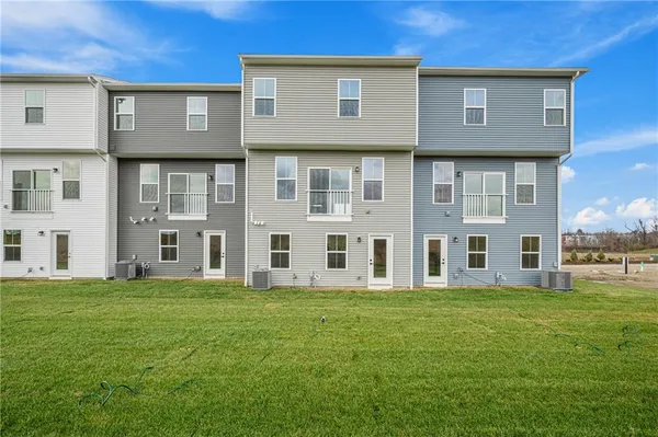$399,990 | 108 Scenic Ridge Drive, Venetia, PA 15367